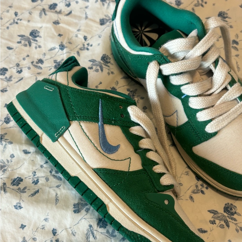 Nike Dunk women’s size 6 dunk low disrupt 2 in malachite
